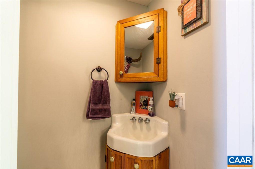 109 HAMMOND ST, CHARLOTTESVILLE, Virginia 22903, 3 Bedrooms Bedrooms, ,1 BathroomBathrooms,Residential,109 HAMMOND ST,675235 MLS # 675235