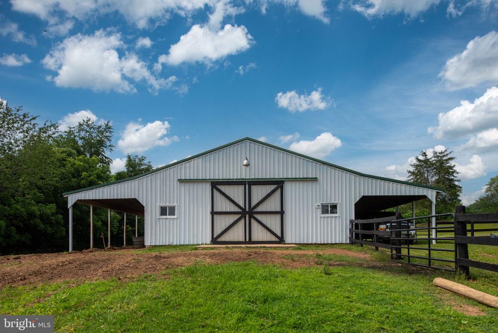 5191 BEACH RIDGE LANE, AMISSVILLE, Virginia 20106, 5 Bedrooms Bedrooms, ,3 BathroomsBathrooms,Residential,5191 BEACH RIDGE LANE,VACU2010766 MLS # VACU2010766