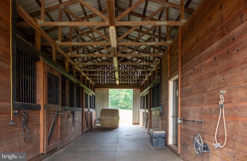 5191 BEACH RIDGE LANE, AMISSVILLE, Virginia 20106, 5 Bedrooms Bedrooms, ,3 BathroomsBathrooms,Residential,5191 BEACH RIDGE LANE,VACU2010766 MLS # VACU2010766