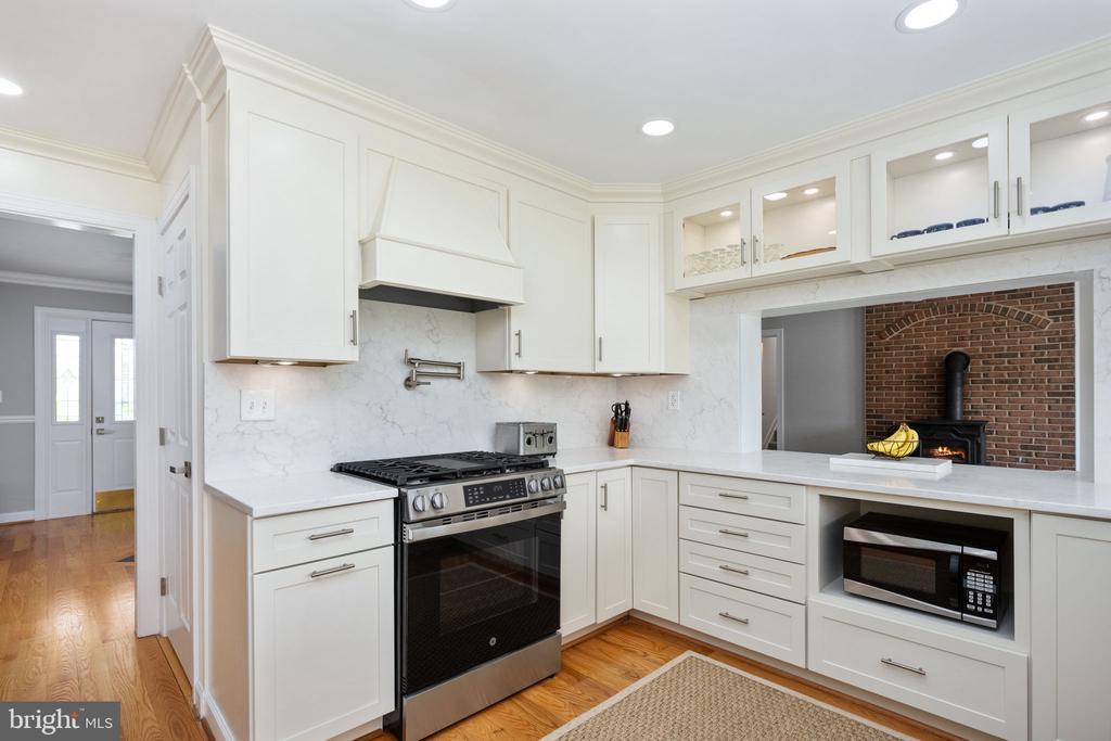 5191 BEACH RIDGE LANE, AMISSVILLE, Virginia 20106, 5 Bedrooms Bedrooms, ,3 BathroomsBathrooms,Residential,5191 BEACH RIDGE LANE,VACU2010766 MLS # VACU2010766