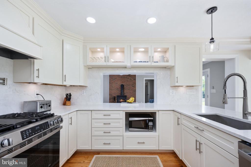 5191 BEACH RIDGE LANE, AMISSVILLE, Virginia 20106, 5 Bedrooms Bedrooms, ,3 BathroomsBathrooms,Residential,5191 BEACH RIDGE LANE,VACU2010766 MLS # VACU2010766