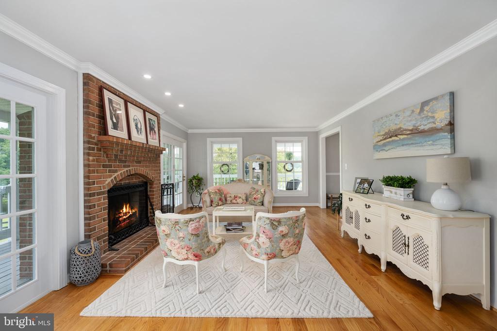 5191 BEACH RIDGE LANE, AMISSVILLE, Virginia 20106, 5 Bedrooms Bedrooms, ,3 BathroomsBathrooms,Residential,5191 BEACH RIDGE LANE,VACU2010766 MLS # VACU2010766