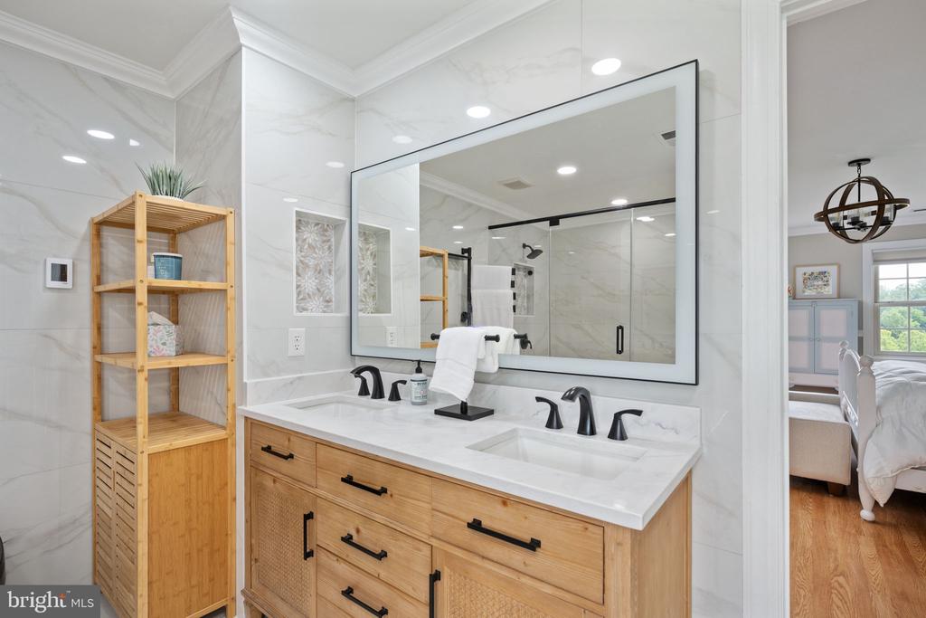 5191 BEACH RIDGE LANE, AMISSVILLE, Virginia 20106, 5 Bedrooms Bedrooms, ,3 BathroomsBathrooms,Residential,5191 BEACH RIDGE LANE,VACU2010766 MLS # VACU2010766