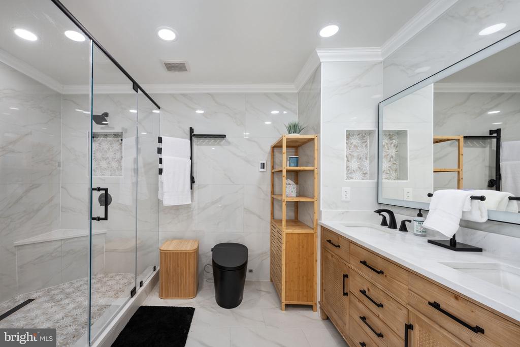 5191 BEACH RIDGE LANE, AMISSVILLE, Virginia 20106, 5 Bedrooms Bedrooms, ,3 BathroomsBathrooms,Residential,5191 BEACH RIDGE LANE,VACU2010766 MLS # VACU2010766