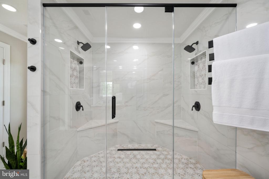 5191 BEACH RIDGE LANE, AMISSVILLE, Virginia 20106, 5 Bedrooms Bedrooms, ,3 BathroomsBathrooms,Residential,5191 BEACH RIDGE LANE,VACU2010766 MLS # VACU2010766