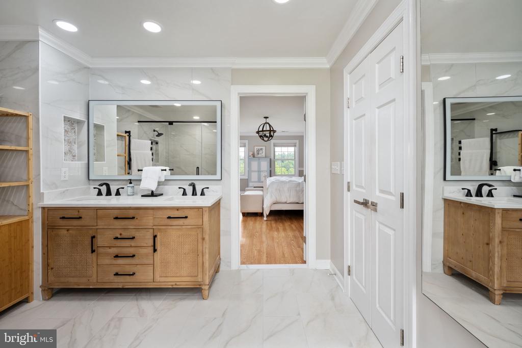 5191 BEACH RIDGE LANE, AMISSVILLE, Virginia 20106, 5 Bedrooms Bedrooms, ,3 BathroomsBathrooms,Residential,5191 BEACH RIDGE LANE,VACU2010766 MLS # VACU2010766