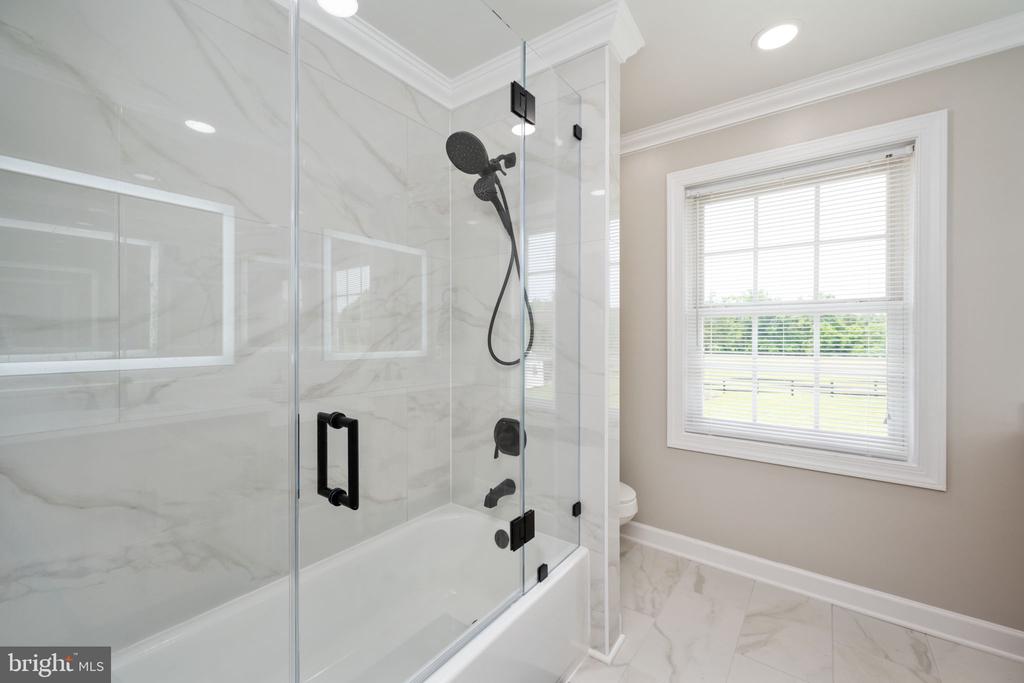 5191 BEACH RIDGE LANE, AMISSVILLE, Virginia 20106, 5 Bedrooms Bedrooms, ,3 BathroomsBathrooms,Residential,5191 BEACH RIDGE LANE,VACU2010766 MLS # VACU2010766