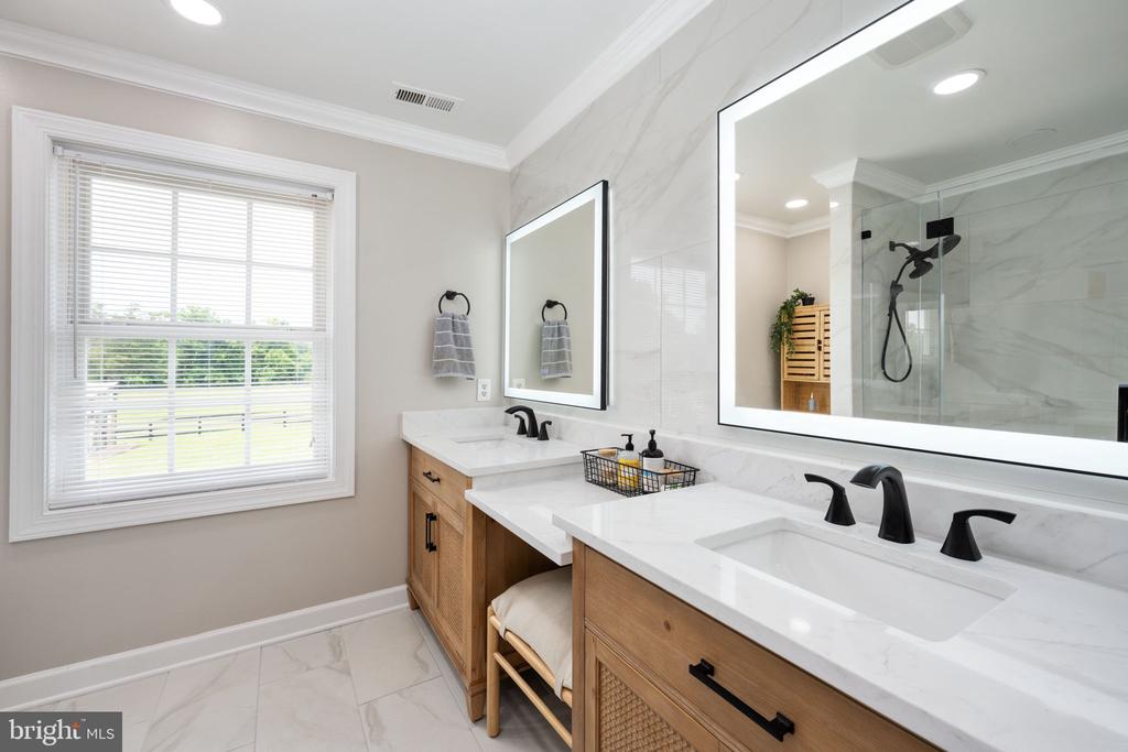 5191 BEACH RIDGE LANE, AMISSVILLE, Virginia 20106, 5 Bedrooms Bedrooms, ,3 BathroomsBathrooms,Residential,5191 BEACH RIDGE LANE,VACU2010766 MLS # VACU2010766