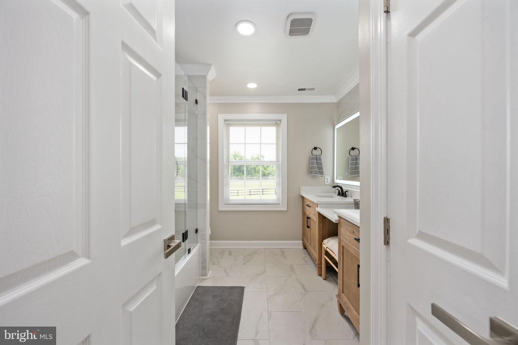 5191 BEACH RIDGE LANE, AMISSVILLE, Virginia 20106, 5 Bedrooms Bedrooms, ,3 BathroomsBathrooms,Residential,5191 BEACH RIDGE LANE,VACU2010766 MLS # VACU2010766