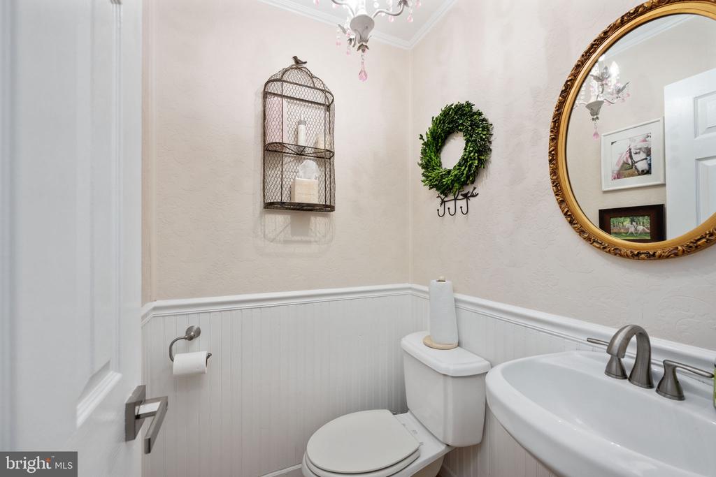 5191 BEACH RIDGE LANE, AMISSVILLE, Virginia 20106, 5 Bedrooms Bedrooms, ,3 BathroomsBathrooms,Residential,5191 BEACH RIDGE LANE,VACU2010766 MLS # VACU2010766