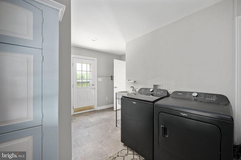 5191 BEACH RIDGE LANE, AMISSVILLE, Virginia 20106, 5 Bedrooms Bedrooms, ,3 BathroomsBathrooms,Residential,5191 BEACH RIDGE LANE,VACU2010766 MLS # VACU2010766