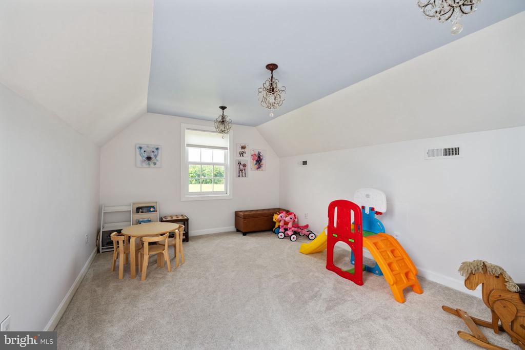 5191 BEACH RIDGE LANE, AMISSVILLE, Virginia 20106, 5 Bedrooms Bedrooms, ,3 BathroomsBathrooms,Residential,5191 BEACH RIDGE LANE,VACU2010766 MLS # VACU2010766