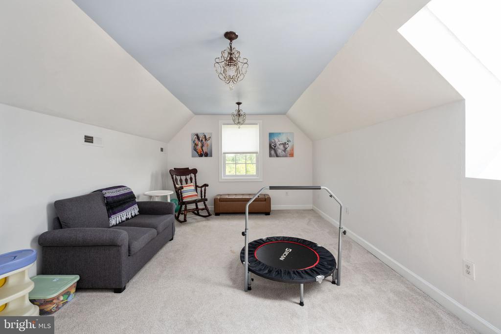 5191 BEACH RIDGE LANE, AMISSVILLE, Virginia 20106, 5 Bedrooms Bedrooms, ,3 BathroomsBathrooms,Residential,5191 BEACH RIDGE LANE,VACU2010766 MLS # VACU2010766