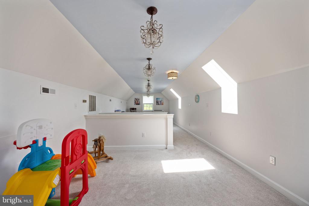 5191 BEACH RIDGE LANE, AMISSVILLE, Virginia 20106, 5 Bedrooms Bedrooms, ,3 BathroomsBathrooms,Residential,5191 BEACH RIDGE LANE,VACU2010766 MLS # VACU2010766