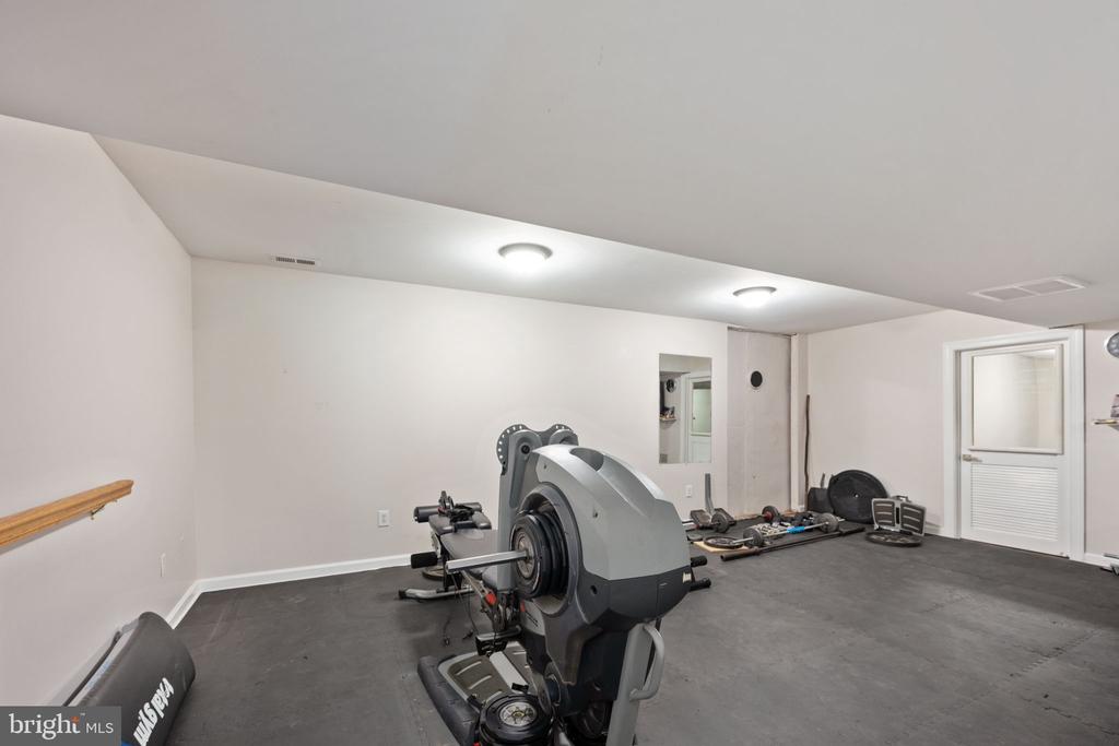 5191 BEACH RIDGE LANE, AMISSVILLE, Virginia 20106, 5 Bedrooms Bedrooms, ,3 BathroomsBathrooms,Residential,5191 BEACH RIDGE LANE,VACU2010766 MLS # VACU2010766