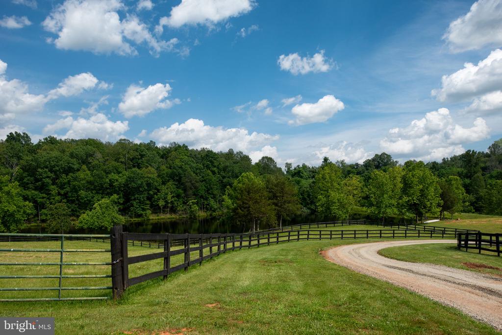 5191 BEACH RIDGE LANE, AMISSVILLE, Virginia 20106, 5 Bedrooms Bedrooms, ,3 BathroomsBathrooms,Residential,5191 BEACH RIDGE LANE,VACU2010766 MLS # VACU2010766