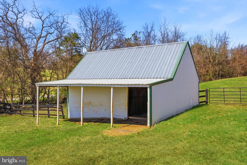 5191 BEACH RIDGE LANE, AMISSVILLE, Virginia 20106, 5 Bedrooms Bedrooms, ,3 BathroomsBathrooms,Residential,5191 BEACH RIDGE LANE,VACU2010766 MLS # VACU2010766