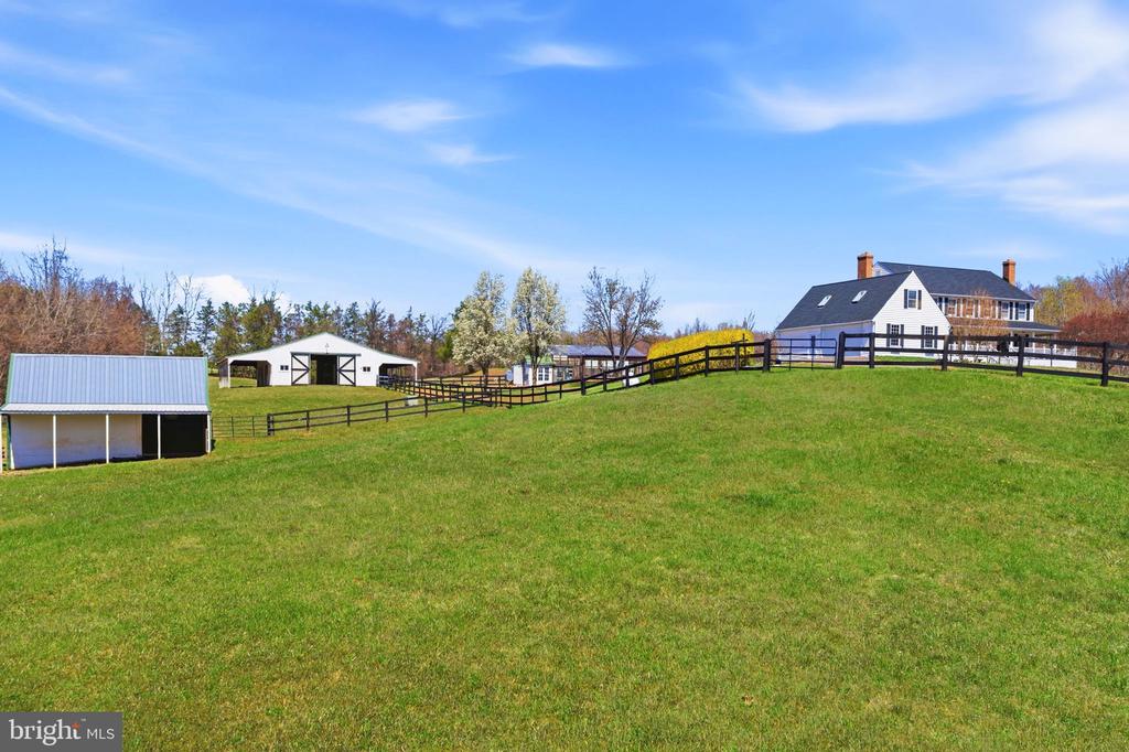 5191 BEACH RIDGE LANE, AMISSVILLE, Virginia 20106, 5 Bedrooms Bedrooms, ,3 BathroomsBathrooms,Residential,5191 BEACH RIDGE LANE,VACU2010766 MLS # VACU2010766