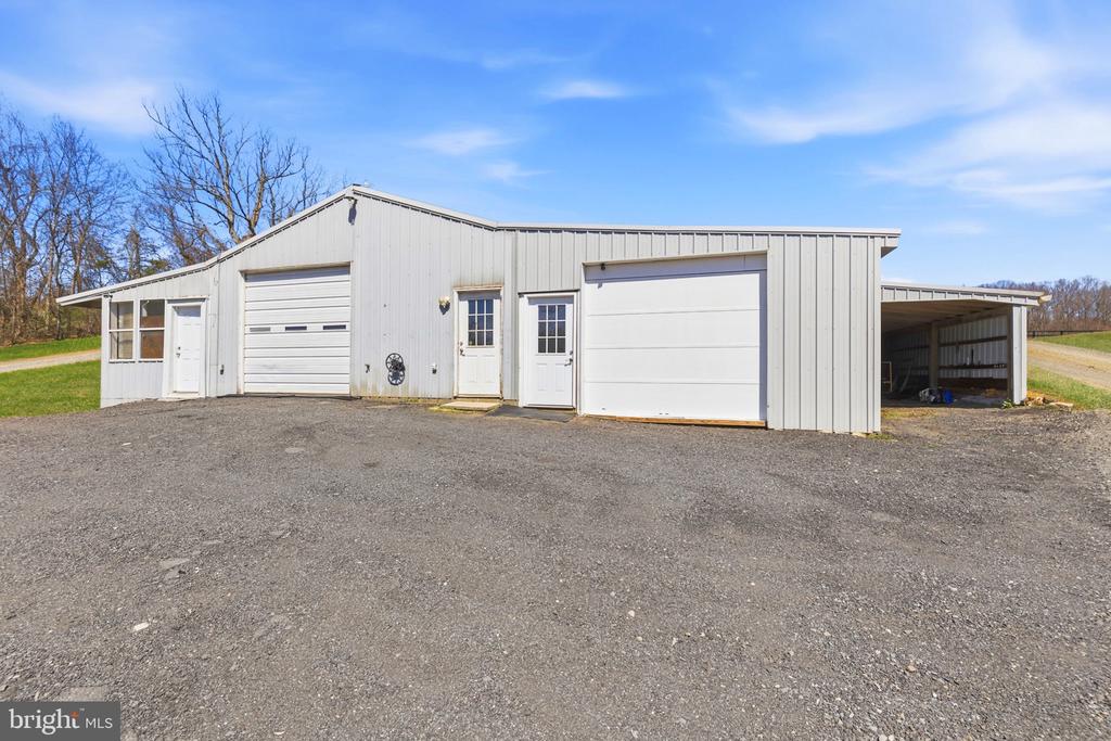 5191 BEACH RIDGE LANE, AMISSVILLE, Virginia 20106, 5 Bedrooms Bedrooms, ,3 BathroomsBathrooms,Residential,5191 BEACH RIDGE LANE,VACU2010766 MLS # VACU2010766