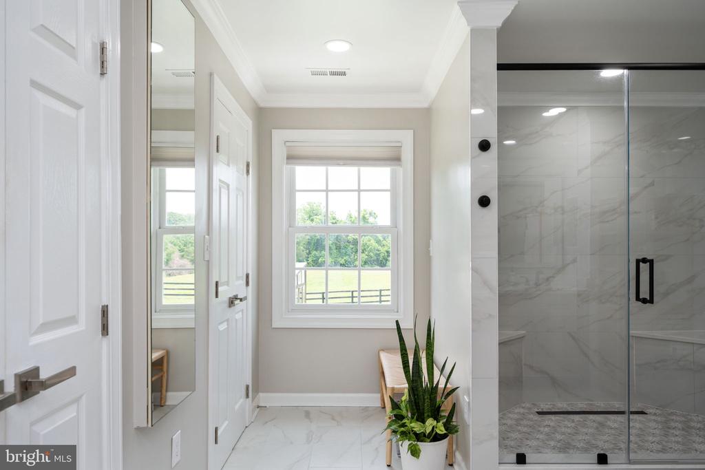 5191 BEACH RIDGE LANE, AMISSVILLE, Virginia 20106, 5 Bedrooms Bedrooms, ,3 BathroomsBathrooms,Residential,5191 BEACH RIDGE LANE,VACU2013190 MLS # VACU2013190