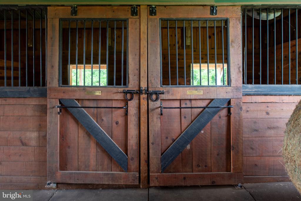 5191 BEACH RIDGE LANE, AMISSVILLE, Virginia 20106, 5 Bedrooms Bedrooms, ,3 BathroomsBathrooms,Residential,5191 BEACH RIDGE LANE,VACU2013190 MLS # VACU2013190