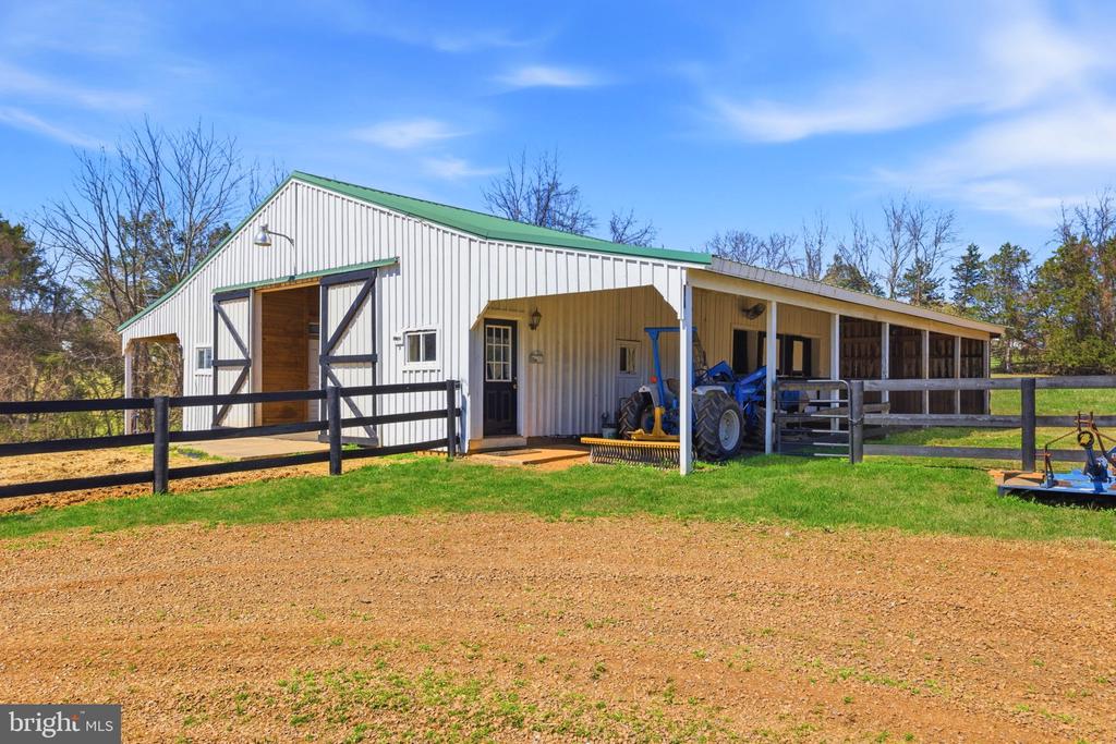 5191 BEACH RIDGE LANE, AMISSVILLE, Virginia 20106, 5 Bedrooms Bedrooms, ,3 BathroomsBathrooms,Residential,5191 BEACH RIDGE LANE,VACU2013190 MLS # VACU2013190