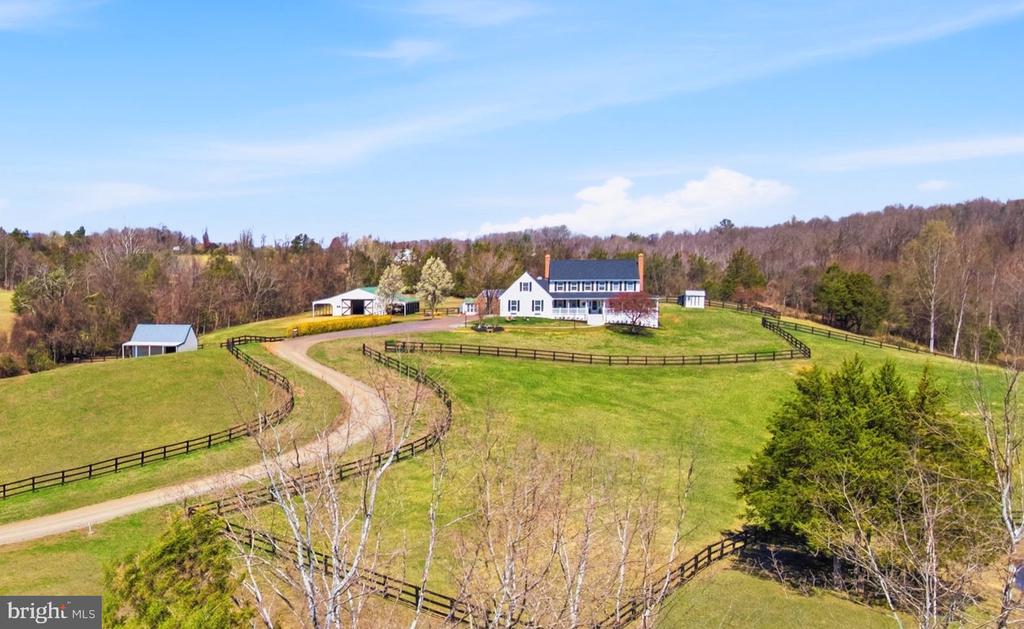 5191 BEACH RIDGE LANE, AMISSVILLE, Virginia 20106, 5 Bedrooms Bedrooms, ,3 BathroomsBathrooms,Residential,5191 BEACH RIDGE LANE,VACU2013190 MLS # VACU2013190