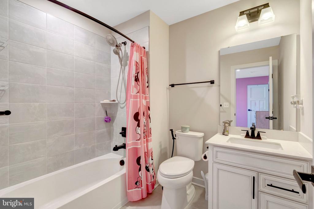 3013 FORESTDALE DR, WARRENTON, Virginia, 5 Bedrooms Bedrooms, ,4 BathroomsBathrooms,Residential,3013 FORESTDALE DR,VAFQ2021258 MLS # VAFQ2021258