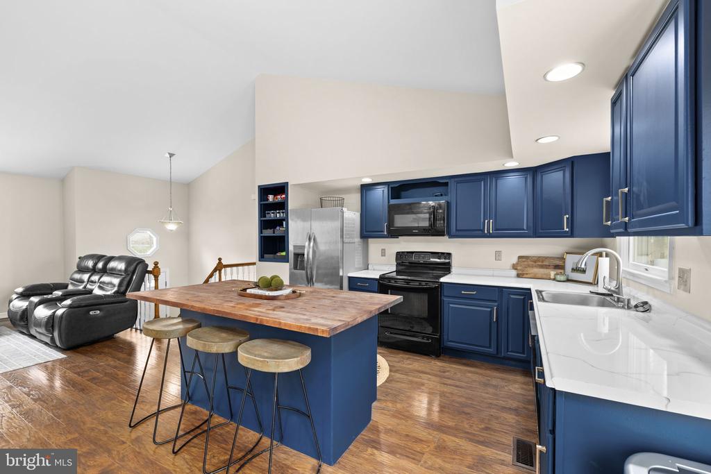 200 WILDERNESS LN, LOCUST GROVE, Virginia 22508, 4 Bedrooms Bedrooms, ,3 BathroomsBathrooms,Residential,200 WILDERNESS LN,VAOR2013750 MLS # VAOR2013750