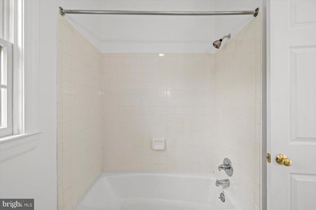 274 AARON MOUNTAIN RD, CASTLETON, Virginia 22716, 3 Bedrooms Bedrooms, ,3 BathroomsBathrooms,Residential,274 AARON MOUNTAIN RD,VARP2002554 MLS # VARP2002554