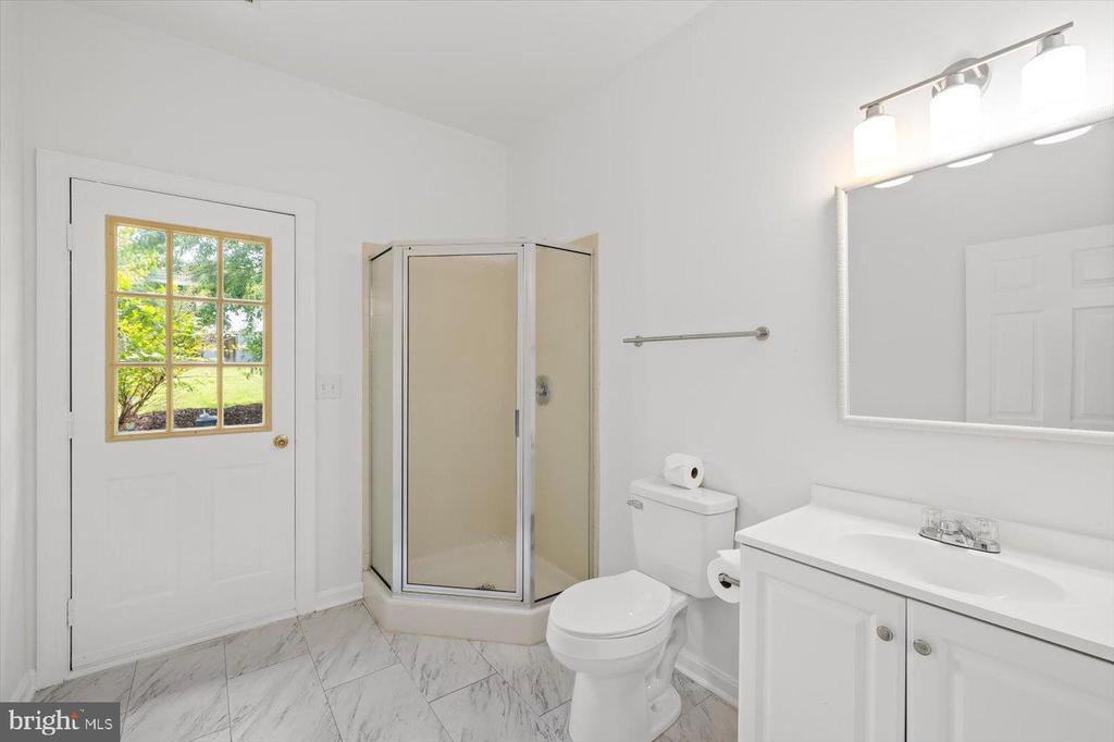 274 AARON MOUNTAIN RD, CASTLETON, Virginia 22716, 3 Bedrooms Bedrooms, ,3 BathroomsBathrooms,Residential,274 AARON MOUNTAIN RD,VARP2002554 MLS # VARP2002554