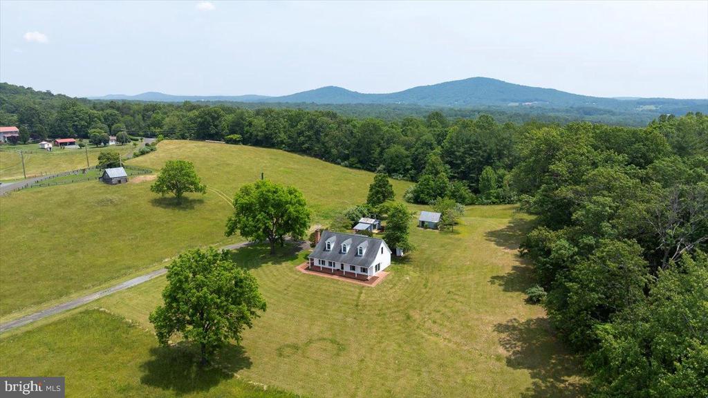 274 AARON MOUNTAIN RD, CASTLETON, Virginia 22716, 3 Bedrooms Bedrooms, ,3 BathroomsBathrooms,Residential,274 AARON MOUNTAIN RD,VARP2002554 MLS # VARP2002554