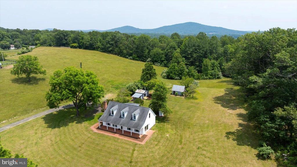 274 AARON MOUNTAIN RD, CASTLETON, Virginia 22716, 3 Bedrooms Bedrooms, ,3 BathroomsBathrooms,Residential,274 AARON MOUNTAIN RD,VARP2002554 MLS # VARP2002554