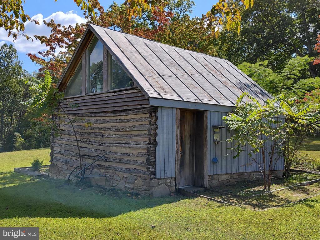 274 AARON MOUNTAIN RD, CASTLETON, Virginia 22716, 3 Bedrooms Bedrooms, ,3 BathroomsBathrooms,Residential,274 AARON MOUNTAIN RD,VARP2002554 MLS # VARP2002554