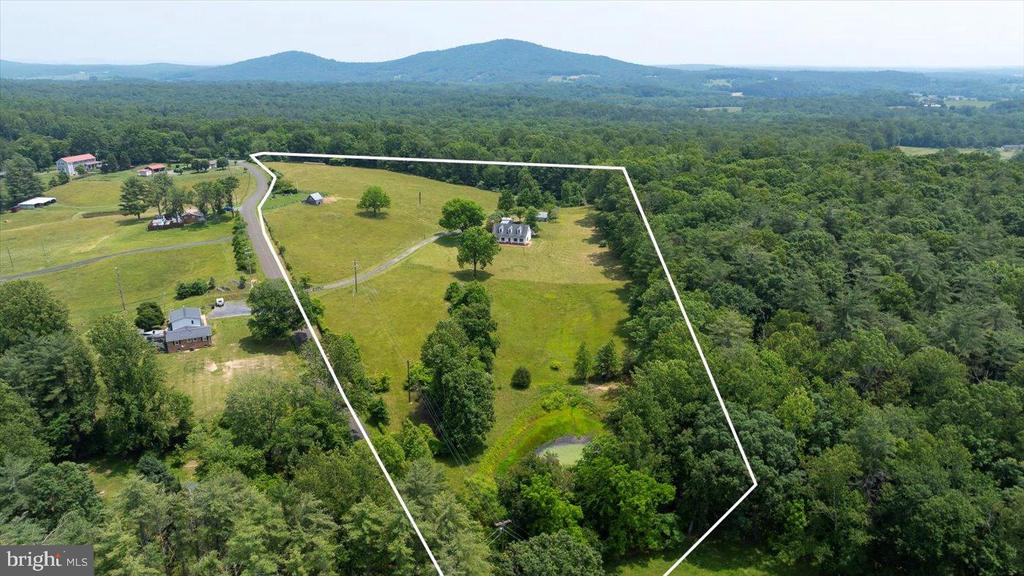 274 AARON MOUNTAIN RD, CASTLETON, Virginia 22716, 3 Bedrooms Bedrooms, ,3 BathroomsBathrooms,Residential,274 AARON MOUNTAIN RD,VARP2002560 MLS # VARP2002560