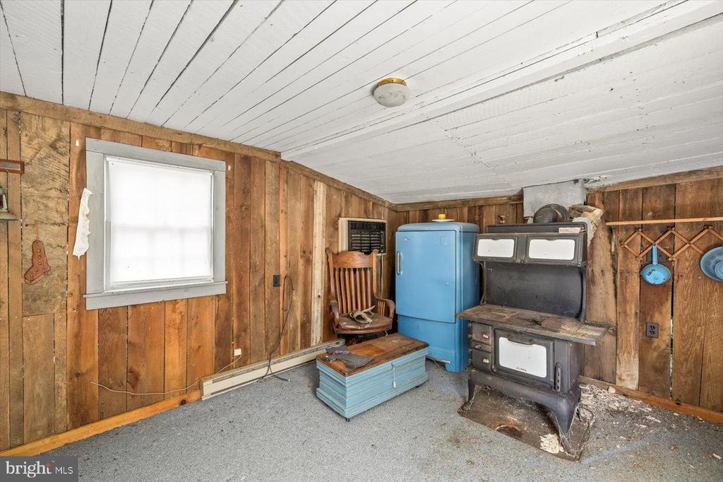 274 AARON MOUNTAIN RD, CASTLETON, Virginia 22716, 3 Bedrooms Bedrooms, ,3 BathroomsBathrooms,Residential,274 AARON MOUNTAIN RD,VARP2002560 MLS # VARP2002560