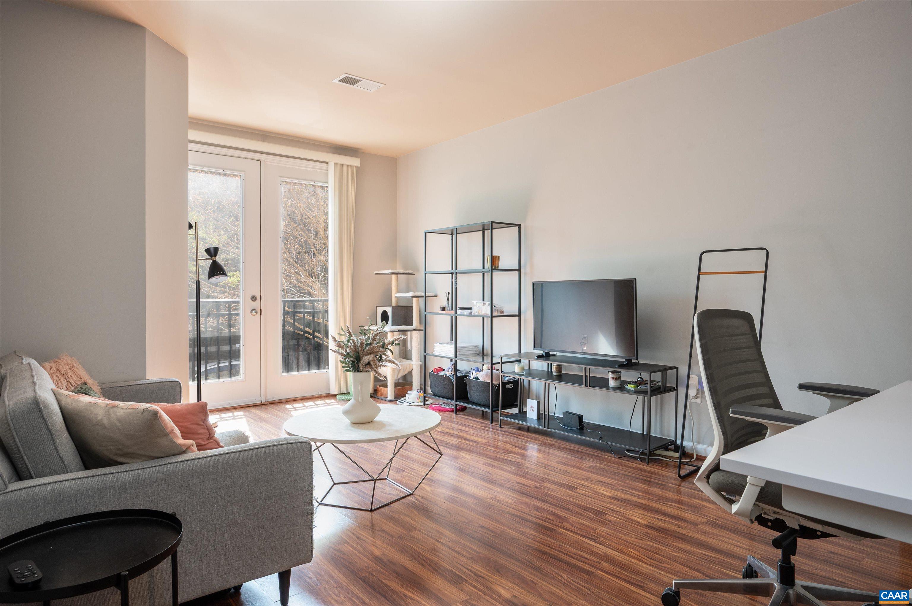 735 WALKER SQ, CHARLOTTESVILLE, Virginia 22903, 1 Bedroom Bedrooms, ,1 BathroomBathrooms,Residential,735 WALKER SQ,675206 MLS # 675206