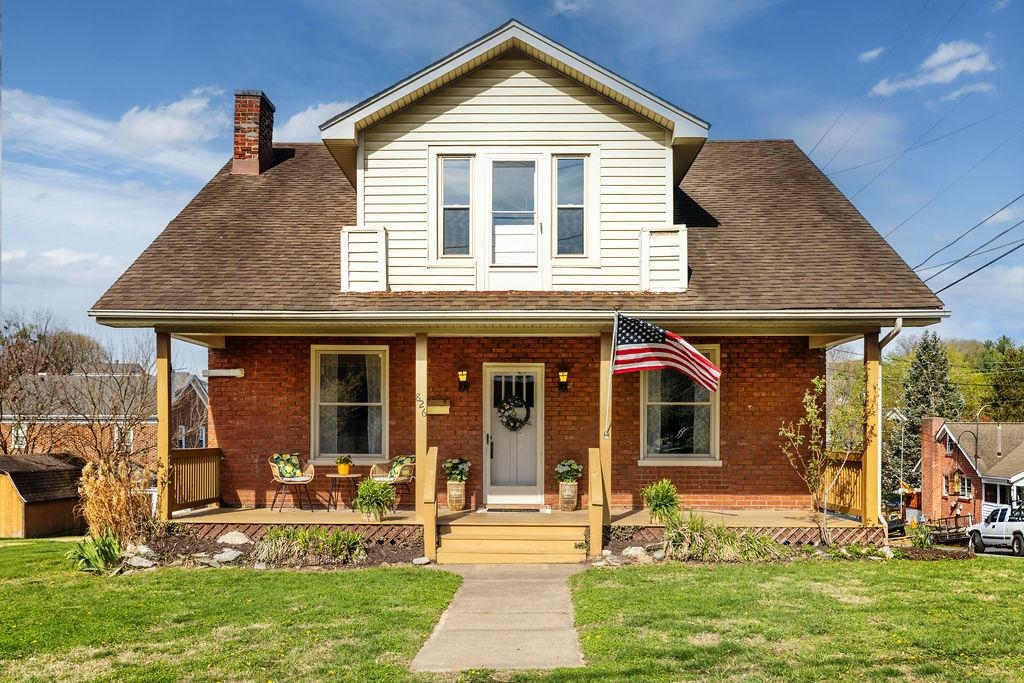 826 SELMA BLVD, STAUNTON, Virginia 24401, 3 Bedrooms Bedrooms, ,1 BathroomBathrooms,Residential,826 SELMA BLVD,675251 MLS # 675251