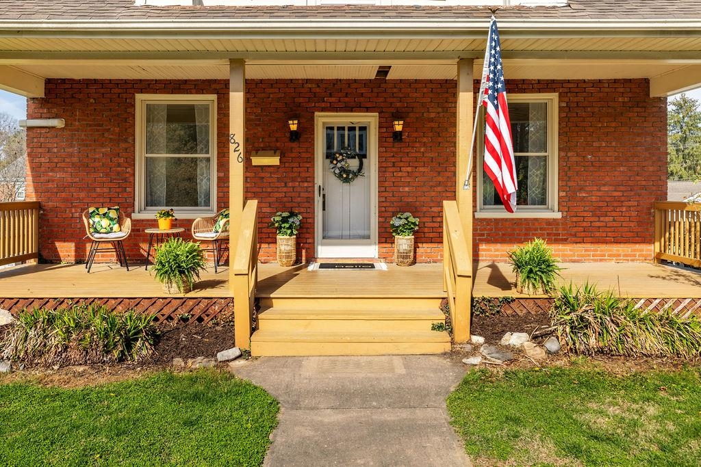 826 SELMA BLVD, STAUNTON, Virginia 24401, 3 Bedrooms Bedrooms, ,1 BathroomBathrooms,Residential,826 SELMA BLVD,675251 MLS # 675251