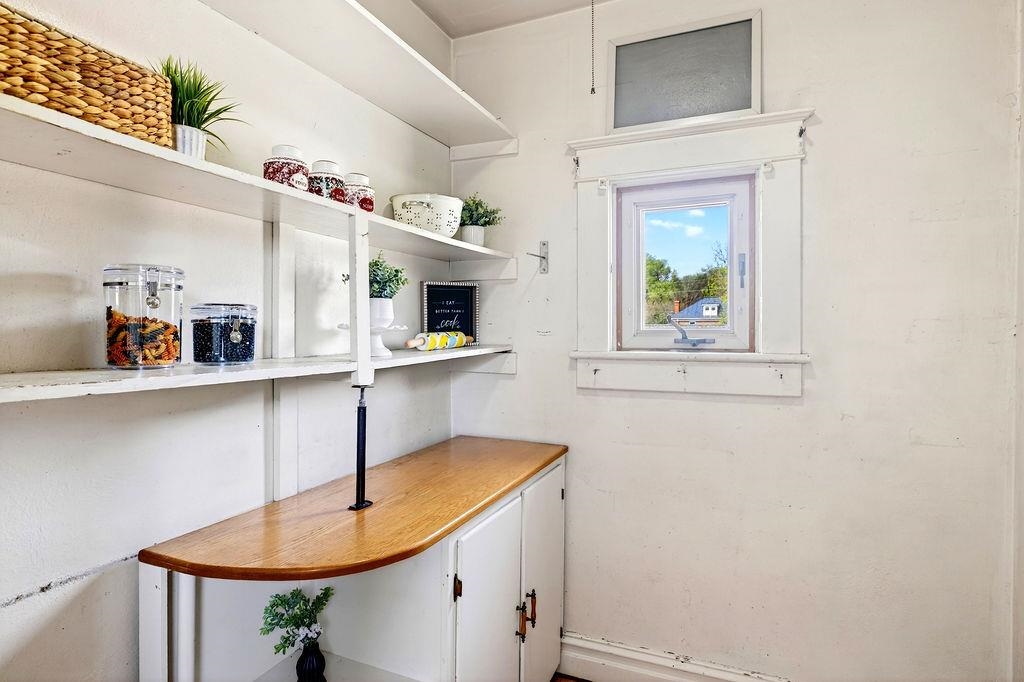 826 SELMA BLVD, STAUNTON, Virginia 24401, 3 Bedrooms Bedrooms, ,1 BathroomBathrooms,Residential,826 SELMA BLVD,675251 MLS # 675251