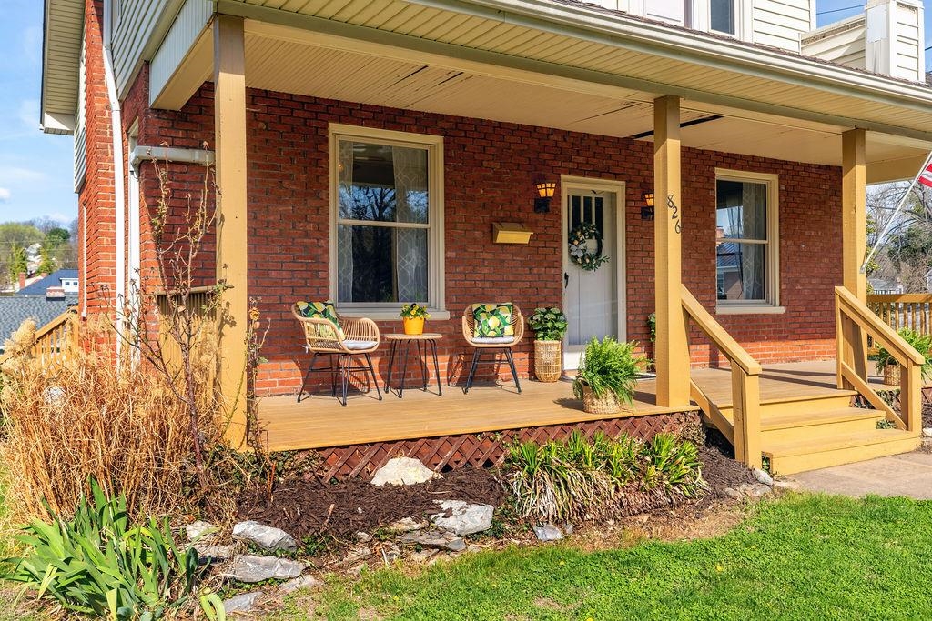 826 SELMA BLVD, STAUNTON, Virginia 24401, 3 Bedrooms Bedrooms, ,1 BathroomBathrooms,Residential,826 SELMA BLVD,675251 MLS # 675251