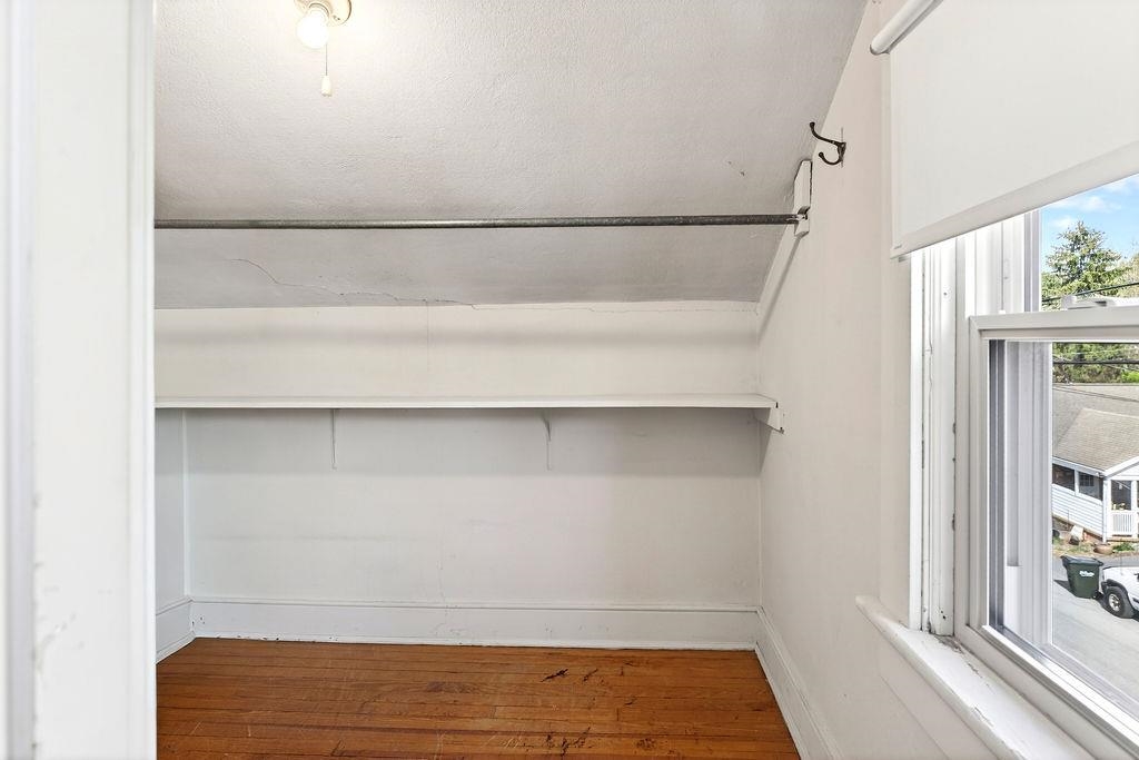 826 SELMA BLVD, STAUNTON, Virginia 24401, 3 Bedrooms Bedrooms, ,1 BathroomBathrooms,Residential,826 SELMA BLVD,675251 MLS # 675251