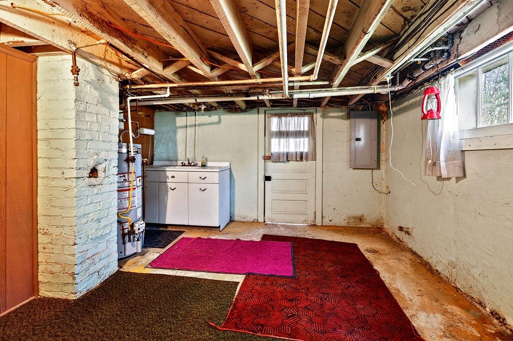 826 SELMA BLVD, STAUNTON, Virginia 24401, 3 Bedrooms Bedrooms, ,1 BathroomBathrooms,Residential,826 SELMA BLVD,675251 MLS # 675251