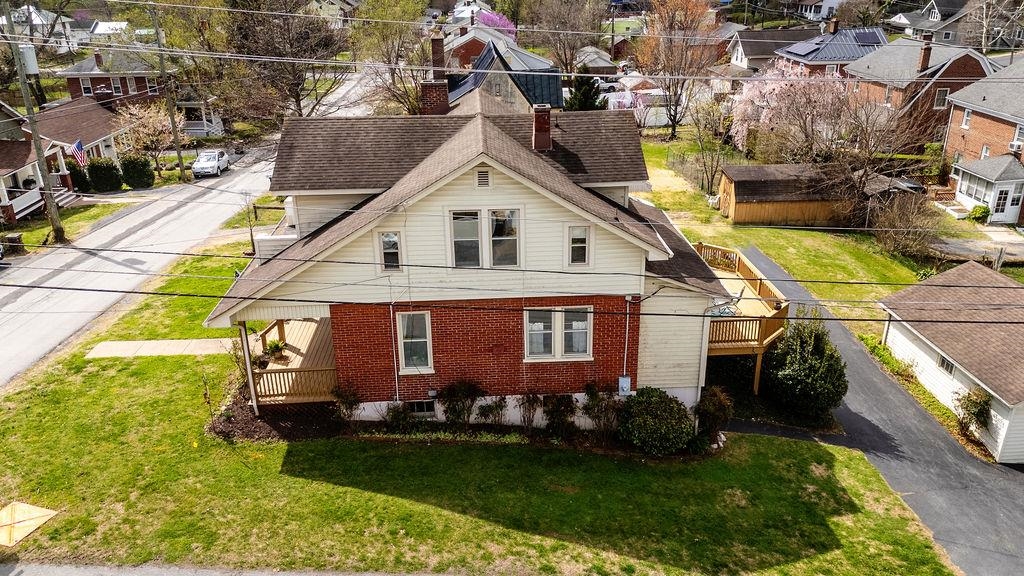 826 SELMA BLVD, STAUNTON, Virginia 24401, 3 Bedrooms Bedrooms, ,1 BathroomBathrooms,Residential,826 SELMA BLVD,675251 MLS # 675251