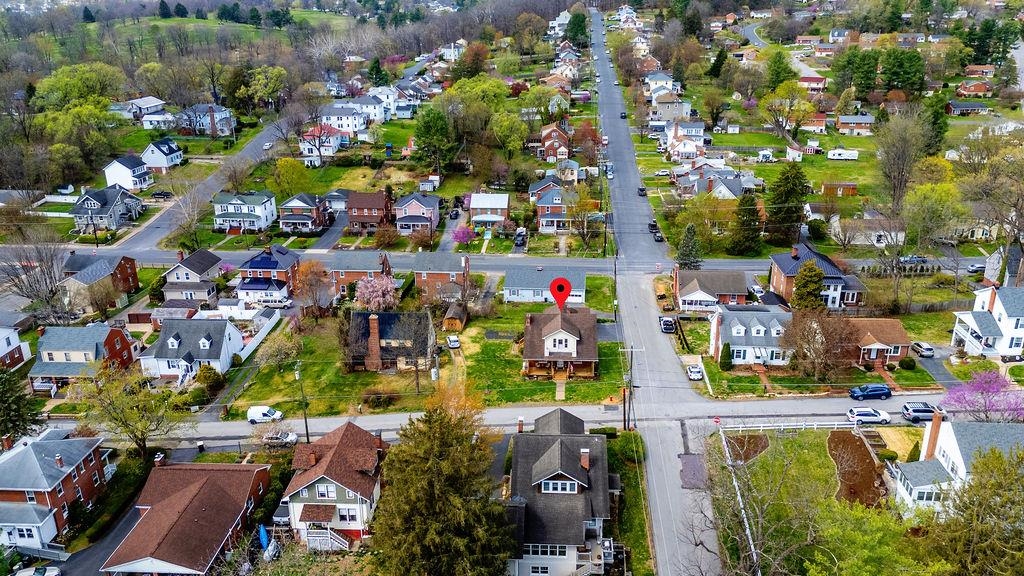 826 SELMA BLVD, STAUNTON, Virginia 24401, 3 Bedrooms Bedrooms, ,1 BathroomBathrooms,Residential,826 SELMA BLVD,675251 MLS # 675251