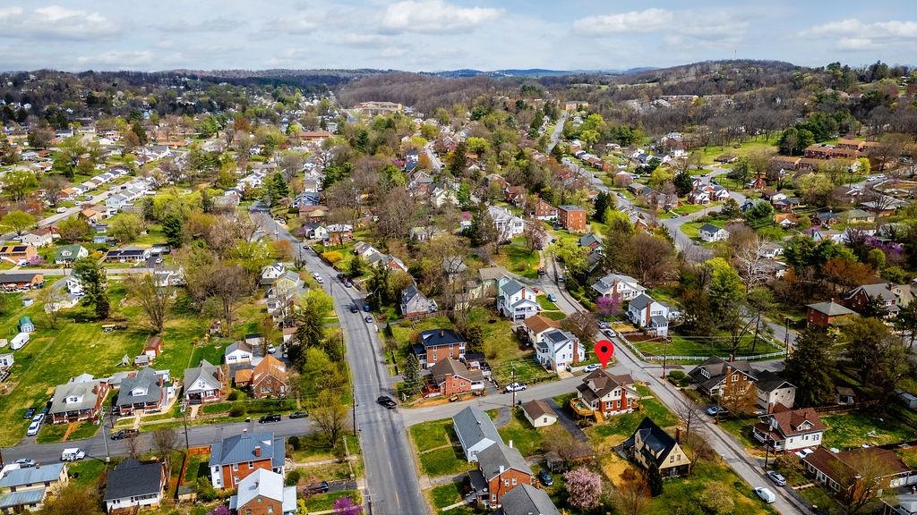 826 SELMA BLVD, STAUNTON, Virginia 24401, 3 Bedrooms Bedrooms, ,1 BathroomBathrooms,Residential,826 SELMA BLVD,675251 MLS # 675251