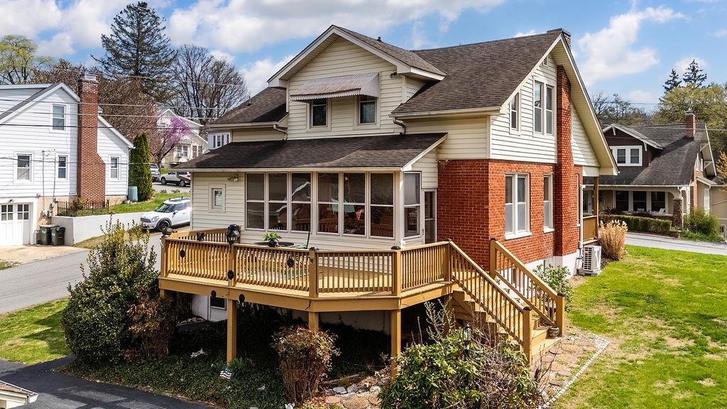 826 SELMA BLVD, STAUNTON, Virginia 24401, 3 Bedrooms Bedrooms, ,1 BathroomBathrooms,Residential,826 SELMA BLVD,675251 MLS # 675251