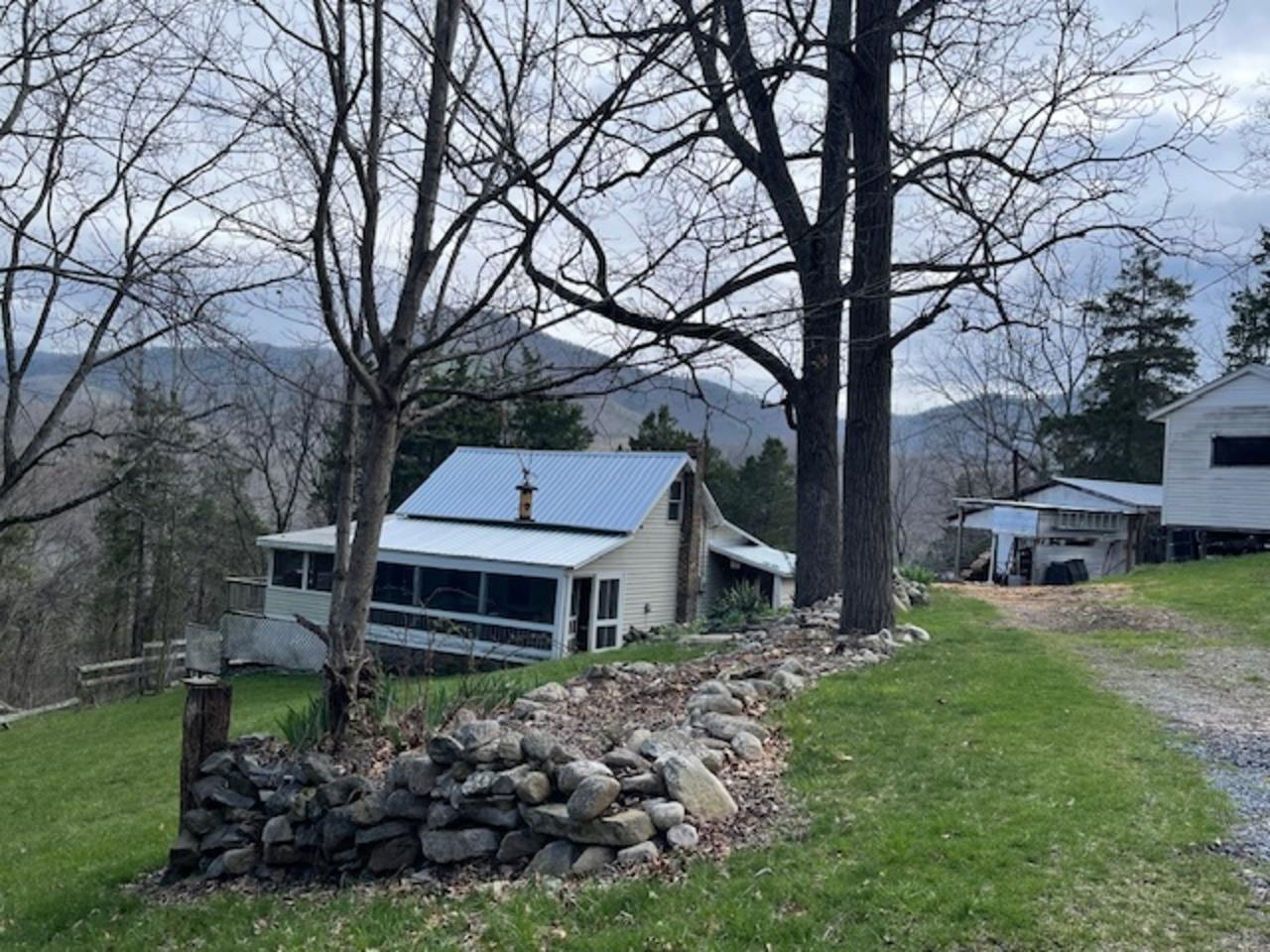 160 CUPPS HILL RD, FAIRFIELD, Virginia 24435, 3 Bedrooms Bedrooms, ,1 BathroomBathrooms,Residential,160 CUPPS HILL RD,675253 MLS # 675253