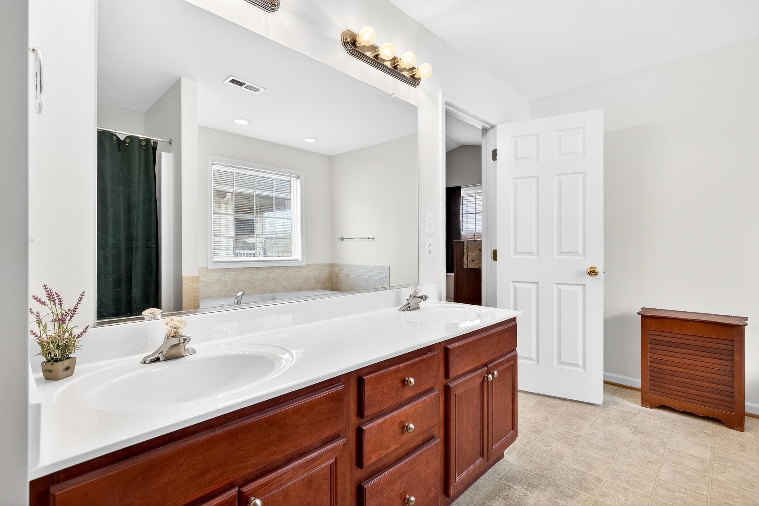 355 HOOVER RD, WOODSTOCK, Virginia 22664, 3 Bedrooms Bedrooms, ,2 BathroomsBathrooms,Residential,355 HOOVER RD,675256 MLS # 675256