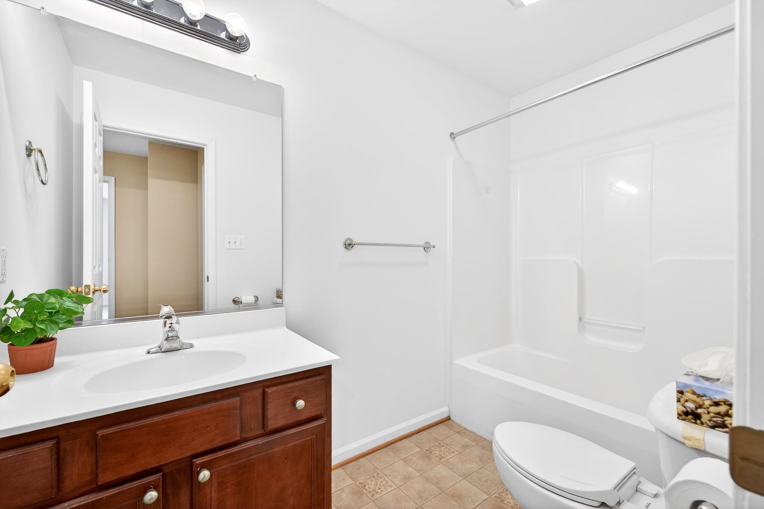 355 HOOVER RD, WOODSTOCK, Virginia 22664, 3 Bedrooms Bedrooms, ,2 BathroomsBathrooms,Residential,355 HOOVER RD,675256 MLS # 675256